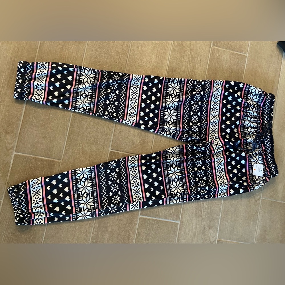 NWT Kenzie Women’s Pajamas Top amd Matching Pant - Picture 3 of 5